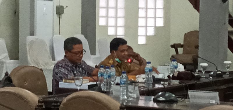 Penjabat Sekda Sikka pada rapat anggaran, Jumat (27/11)
