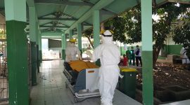 Pasien covid yang meninggal dibawa ke kamar mayat, Rabu (25/11)
