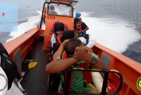Suasana evakuasi penumpang speedboat Puskesmas Teluk