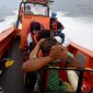 Suasana evakuasi penumpang speedboat Puskesmas Teluk