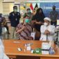 Rizieq Shihab melakukan pemeriksaan swab antigen sebelum melaksanakan pemeriksaan di Polda Metro Jaya, Sabtu (12/12) (foto: istimewa)