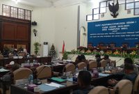 Suasana paripurna persetujuan penetapan APBD Sikka 2021, Senin (14/12)