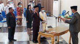 Bupati Sikka melantik Adrianus Firminus Parera sebagai Sekda Sikka di Gedung SCC, Rabu (23/12)