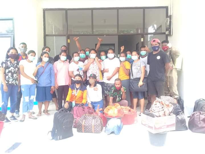Tenaga kesehatan negatip corona bersiap kembali ke rumah, Selasa (8/12) (foto: istimewa)