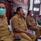Kepala Bapenda Sikka Adrianus Firminus Parera (kanan) mengikuti sidang persetujuan penetapan APBD 2021, Senin (14/12) (foto: istimewa) 