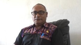 Sekda Lembata Paskalis Ola Tapobali 
