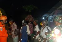 Evakuasi warga korban erupsi Gununh Ile Lewotolol, Senin (30/11) malam