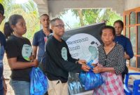 KJK Maumere menyalurkan bantuan kemanusiaan kepada pengungsi erupsi Gunung Ile Lewotolok, Minggu (6/12) (foto: istimewa)