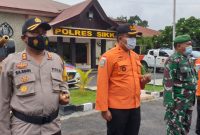 Kapolres Sikka AKBP Sajimin menghadiri Apel Gelar Pasukan Operasi Lilin Turangga, Senin (21/12)