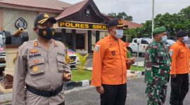 Kapolres Sikka AKBP Sajimin menghadiri Apel Gelar Pasukan Operasi Lilin Turangga, Senin (21/12)