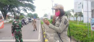 Tidak Pakai Masker, Polisi Hukum Warga Push-up