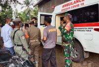 Penjemputan warga yang kabur dari karantina terpusat, Kamis (31/12) (foto: istimewa)