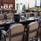 Beberapa anggota DPRD Sikka menunggu dimulainya RDP, Senin (11/1)