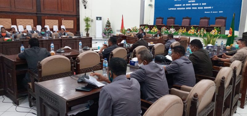 Suasana RDP antara DPRD Sikka dan Satgas Covid Sikka, Senin (11/1)