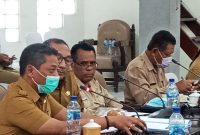 Kepala Badan Pengelola Keuangan dan Aset Daerah Paulus Prasetyo rapat anggaran bersama Badan Anggaran DPRD Sikka beberapa waktu lalu