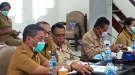 Kepala Badan Pengelola Keuangan dan Aset Daerah Paulus Prasetyo rapat anggaran bersama Badan Anggaran DPRD Sikka beberapa waktu lalu