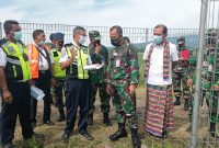 Danlanud Eltari Kupang mendapat penjelasan terkait rencana perluasan Bandara Frans Seda Maumere, Kamis (7/1) (foto: istimewa)