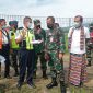 Danlanud Eltari Kupang mendapat penjelasan terkait rencana perluasan Bandara Frans Seda Maumere, Kamis (7/1) (foto: istimewa)