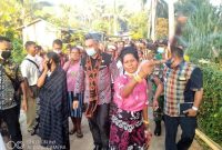 Bupati Sikka dalam sebuah kunjungan kerja baru-baru ini (foto: istimewa)