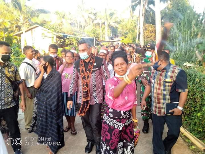 Bupati Sikka dalam sebuah kunjungan kerja baru-baru ini (foto: istimewa)