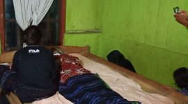 Romanus Nurak, korban tewas banjir bandang, disemayamkan di rumah duka di Masabewa Kecamatan Paga, Minggu (17/1) (foto: istimewa)
