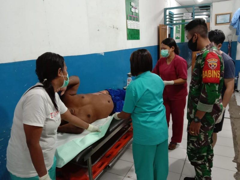 Pelaku pembakar SPBU Paga sedang berada di Puskesmas Paga, Rabu (201/) malam (foto: istimewa)