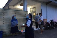 Sejumlah Suster SSpS sedang berada di  sekitar ruang isolasi RSUD TC Hillers Maumere, Sabtu (23/1) (foto: istimewa)