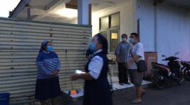 Sejumlah Suster SSpS sedang berada di  sekitar ruang isolasi RSUD TC Hillers Maumere, Sabtu (23/1) (foto: istimewa)