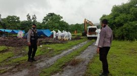 Proses pemakaman pasien probabel, Kamis (28/1) (foto: istimewa)