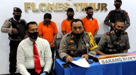 Kapolres Flotim AKBP I Gusti Putu Suka Arsa tengah memberikan keterangan pers, Kamis (28/1) (foto: istimewa)