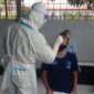 Suasana pengambilan rapid antigen napi kontak erat di Rutan Maumere, Senin (8/2) (foto: istimewa)