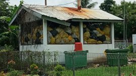 Tumpukan sampah medis di RSUD TC Hillers Maumere, Selasa (9/2) 