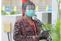 Anne Lado sedang membawakan acara pengresmian Bendungan Napung Gete, Selasa (23/2) (foto: istimewa)