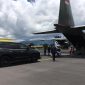 Hercules siap mengangkut pulang mobil tunggangan Presiden Jokowi dari Bandara Frans Seda Maumere, Senin (15/2)