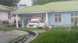 Jenazah H diberangkatkan ke Pekuburan Covid di Urung Pigang Kecamatan Wolomarang, Jumat (26/2) siang