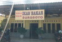 Warung Suroboyo di Jalan Gajah Mada Kelurahan Madawat