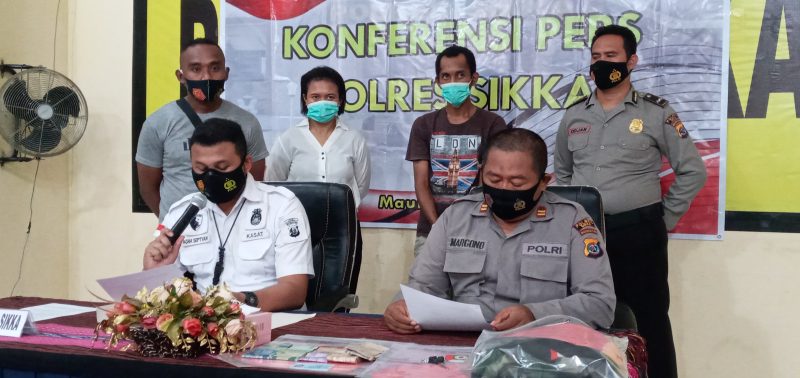 Kasat Reskrim Polres Sikka Iptu Wahyu Agha Ari Setyan sedang memberikan keterangan pers
