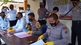 Wakapolres Sikka sedang memberikan keterangan pers terkait pengungkapan tindak pidana narkotika, Selasa (16/3)