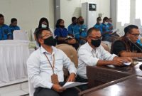 Dua perwakilan PT PLN (Persero) FBT (paling kiri) saat RDP bersama Komisi 3 DPRD Sikka, Selasa (16/3)