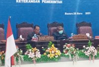 Wabup Sikka Romanus Woga pada sidang paripurna di DPRD Sikka, Jumat (26/3) malam