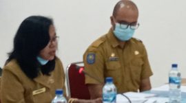 Kepala Bapelitbang Sikka Konstantia Arankoja memberikan keterangan kepada Pansus 2 LKPJ TA 2020, Senin (29/3)