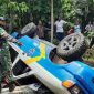 Mobil Patwal yang mengawal kunjungan kerja Bupati Sikka dalam posisi terbalik, Selasa (2/3) (foto: istimewa)