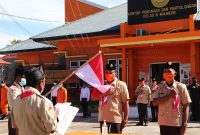 Kepala Kantor Pencarian dan Pertolongan Maumere I Putu Sudayana dikukuhkan sebagai Majelis Pembimbing Gudep Komodo Basarnas Maumere, Rabu (3/3) (foto: istimewa)