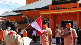 Kepala Kantor Pencarian dan Pertolongan Maumere I Putu Sudayana dikukuhkan sebagai Majelis Pembimbing Gudep Komodo Basarnas Maumere, Rabu (3/3) (foto: istimewa)
