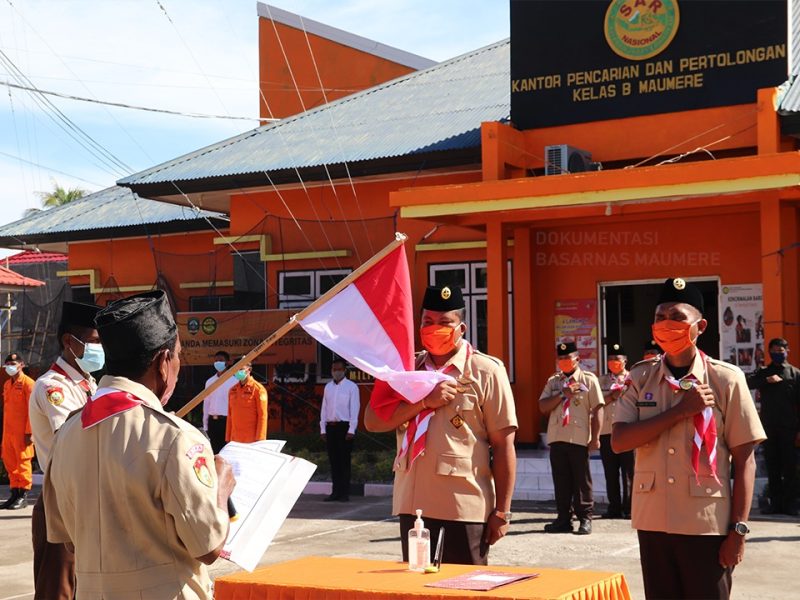 Kepala Kantor Pencarian dan Pertolongan Maumere I Putu Sudayana dikukuhkan sebagai Majelis Pembimbing Gudep Komodo Basarnas Maumere, Rabu (3/3) (foto: istimewa)