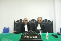 Marianus Gaharpung dan Nico Rihi saat sidang lanjutan kasus dugaan tipikor Puskesmas Bola, Kamis (25/3)
