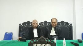 Marianus Gaharpung dan Nico Rihi saat sidang lanjutan kasus dugaan tipikor Puskesmas Bola, Kamis (25/3)
