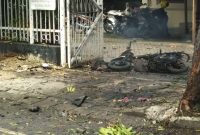 Motor matic yang diduga dipakai pelaku bom bunuh diri di depan Gereja Katedral Makasar, Minggu (28/3) (foto: istimewa)