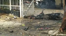 Motor matic yang diduga dipakai pelaku bom bunuh diri di depan Gereja Katedral Makasar, Minggu (28/3) (foto: istimewa)