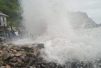 Hempasan gelombang yang mengakibatkan banjir rob (foto: istimewa)